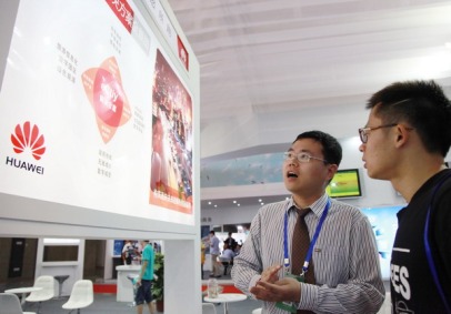 The booth of Huawei Technologies Co Ltd at the 8th China (Nanjing) International Software Product & Information Service Expo in Jiangsu province on Sept 6. Huawei, as a privately held but highly globalized company, has generated most of its sales from the world market. [Photo / China Daily]